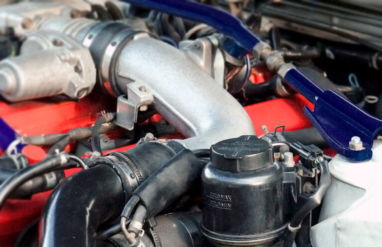 How to Deal With Oil Leaking on the Exhaust Manifold